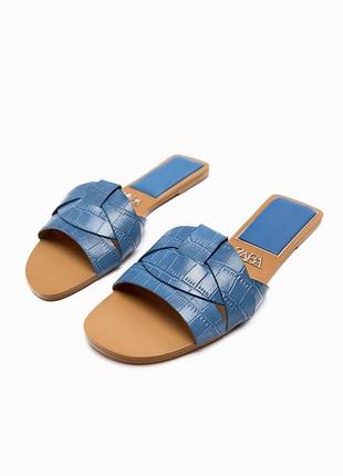 Сині шкіряні шльопки zara