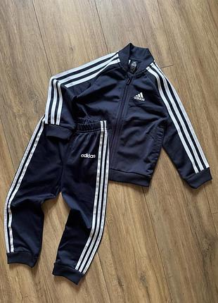Спортивний костюм adidas