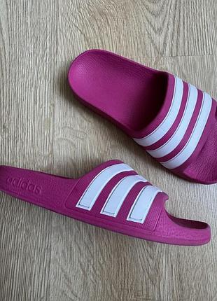 Шльопанці для дівчинки adidas 2