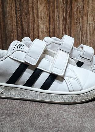 Кроссовки adidas 26 р