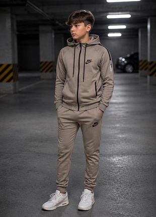 Підлітковий спортивний костюм nike