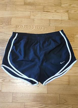 [s] женские спортивные шорты nike