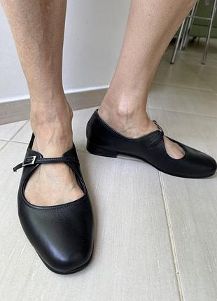 Продам шкіряні балетки clarks