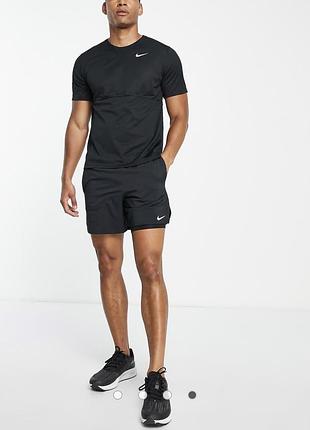 Чоловіча чорна спортивна футболка nike