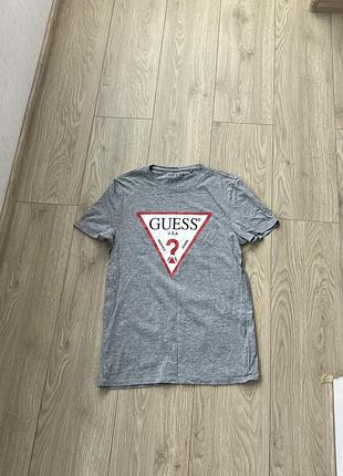 Футболка guess
