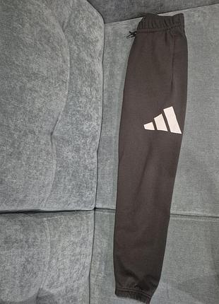 Спортивні штани adidas essentials logo joggers чорні xl ( підліткові, але підійдуть для дорослого с/м розміру)
