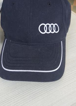 Чорна бейсболка audi