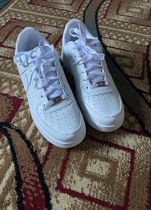 Кросівки жіночі nike air force 1 білі, нові, устілка 24,5 см