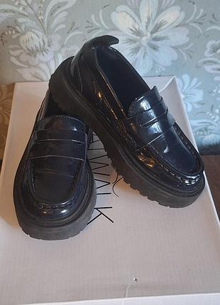 Лаковые лоферы zara kids для девочки, р. 29 (стелька 18 см)