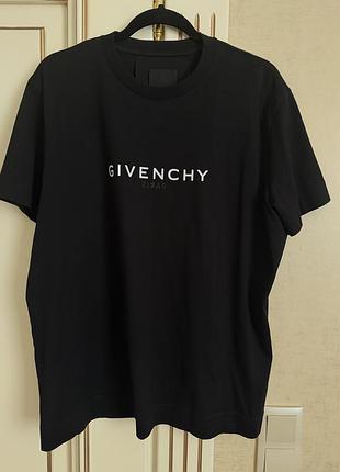 Футболка givenchy