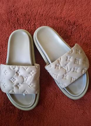 Продам шлепанцы