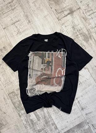 Футболка dc shoes чорна з принтом, розмір s-m