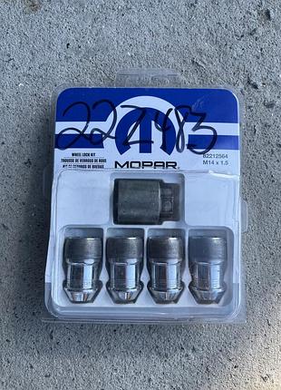 Оригінальний комплект гайок-секреток mopar wheel lock kit (артикул 82212564 / 82212564aa) з параметрами різьби m14 x 1.5
