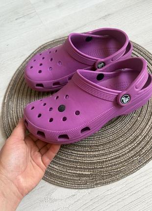 Оригінальні  crocs m4w6 у лілово-рожевому кольорі