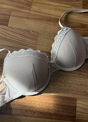 Бежевий бюстгальтер 32d/70d