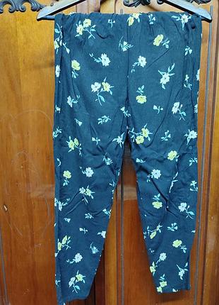 Штани літні з квітковим принтом чорні