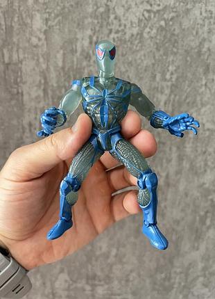 Винтажная фигурка spider-man (sea battle) из серии web splashers, выпущенная компанией toybiz в 1996 году.