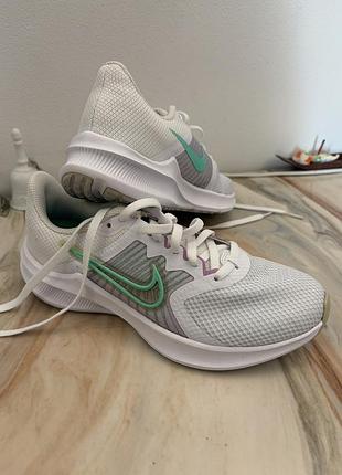 Оригінальні жіночі кросівки nike (36.5 розмір, устілка 23 см)