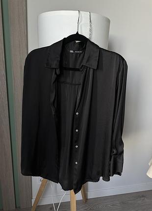 Чорна жіноча сорочка блуза zara із сатину