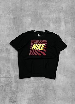 Футболка nike оригінал чорна спортивна футболка найк з великим принтом логотипом