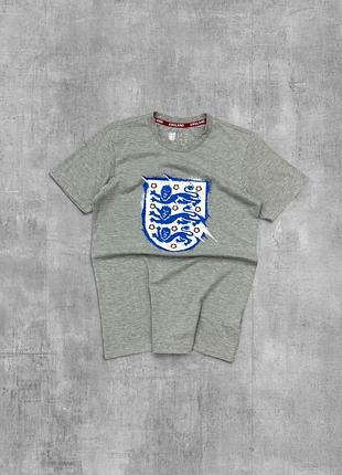 Футболка england оригінал сіра мерч футболка англія з великим принтом гербом левами