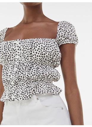 Кроп-топ bershka з квітковим принтом розмір с