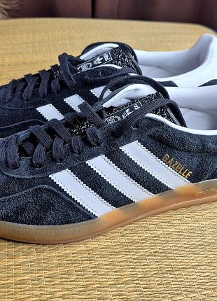 Оригінал 100% чоловічі кроссівки adidas gazelle indoor j12060(розмір 42-27см.)