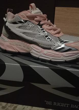 Продаю кросівки off-white стан ідеальний одягались декілька разів