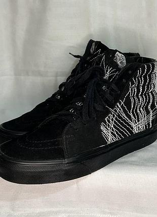 Високі кеди vans ( унісекс) . чорні з принтом