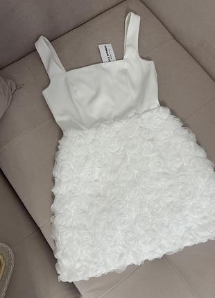 Біла сукня