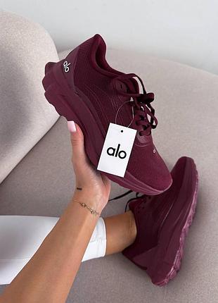 Alo yoga runner burgundy