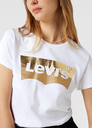 Біла бавовняна футболка levi's з золотим логотипом оригінал