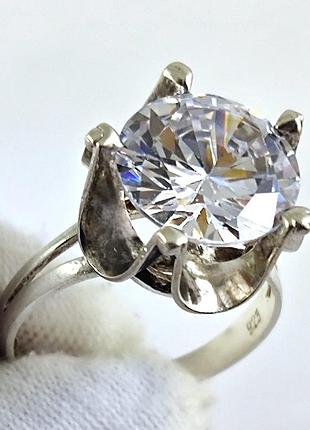 Срібне кільце з каменем. 925 проба.
