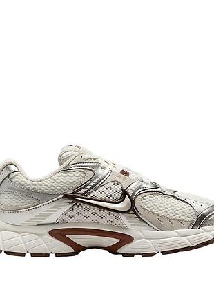 Кросівки жіночі nike w nike v5 rnr кремові hq7901-102