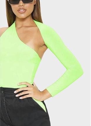 Яркое неоновое боди prettylittlething на одно плечо | лаймовое асимметричное боди
