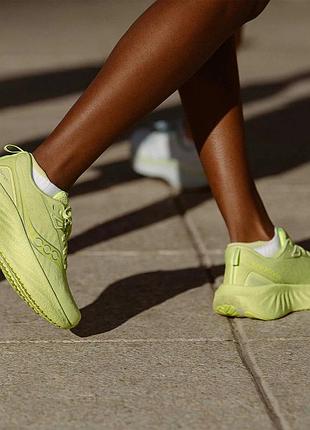 Жіночі кросівки saucony triumph 22