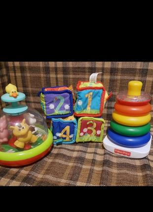 Набор развивающик игрушек : пирамидка fisher price, юла kiddielend и кубики bright starts.1 фото