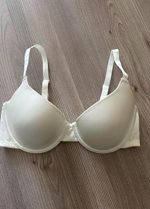 Молочний бюст з мереживом primark