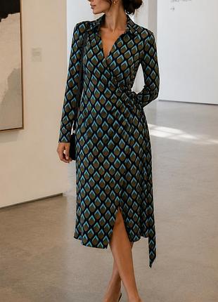 Платье на затин diane von furstenberg 100%silk jersey шелковое платье миди jeanne new julian
 new julian geometric cube print silk jersey wrap dress