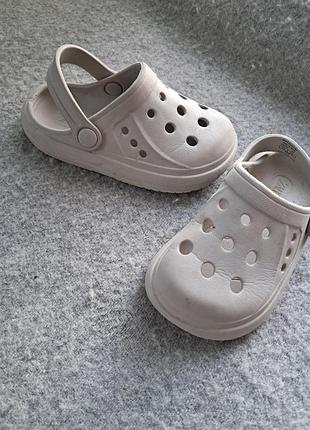 Детские резиновые сабо (кроксы) от бренда zara kids размер 25