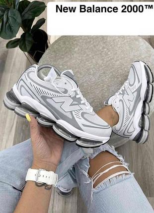 Жіночі кросівки нью беленс new balance 2000 світло сірі