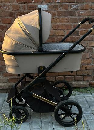Коляска фірми carrello 2 в 1 бежевого кольору