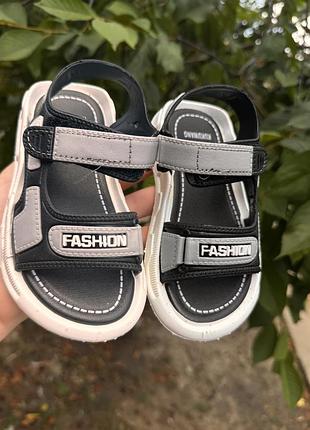 Дитячі босоніжки сандалії нові fashion на липучках, розміри 24-28