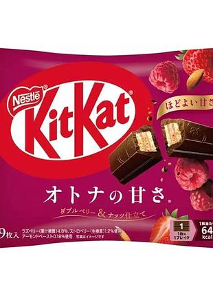 Nestle japan kit kat double berry & nuts chocolate вафлі з малиново-горіховим смаком, 9 шт
