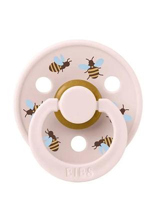 Пустышка bibs studio colour latex round (круглая) bumblee friends – petal 6-18 месяцев