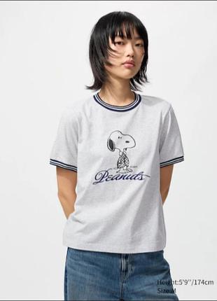 Uniqlo футболка peanuts ut з графічним принтом снупі з  контрасною обробкою сірий меланжевий
