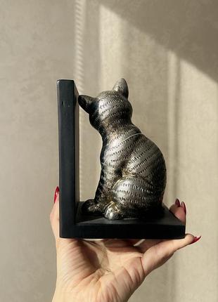 Тримачі для книг 3