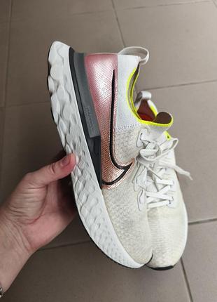Оригінальні кросівки nike react