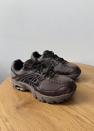 Оригинальные мужские кроссовки nike air max moto 2k brown io9279-200 из сша новое состояние