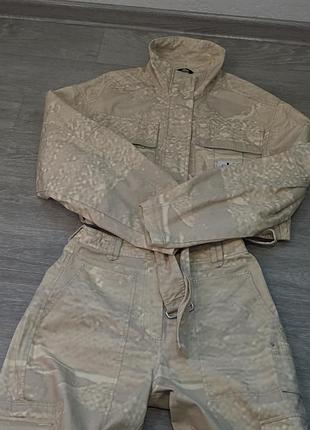 Костюм від бренду "calvin klein"